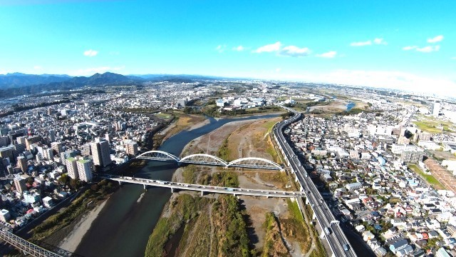 施設南側入口にある目印看板とトランクルーム